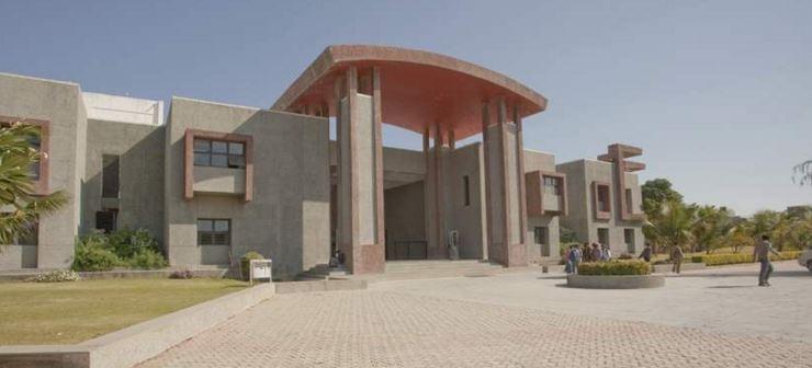 RK University Rajkot Academic Building photo 4