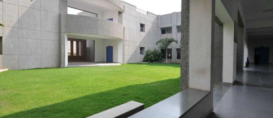 RK University Rajkot Academic Building photo 8