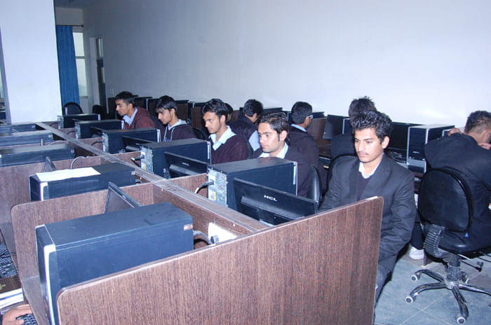 Career Point University Hamirpur Labs photo 2