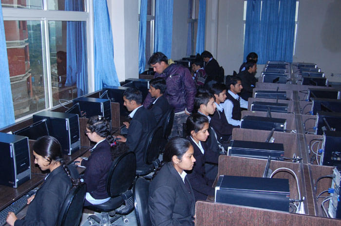 Career Point University Hamirpur Labs photo 3