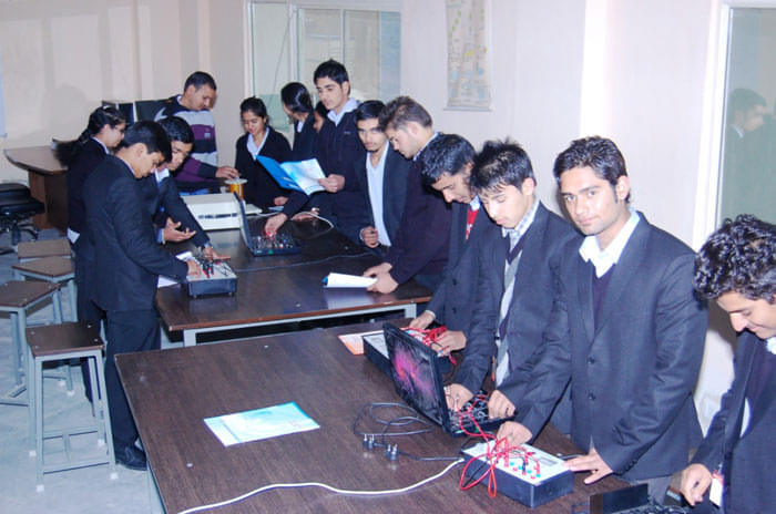 Career Point University Hamirpur Labs photo 4
