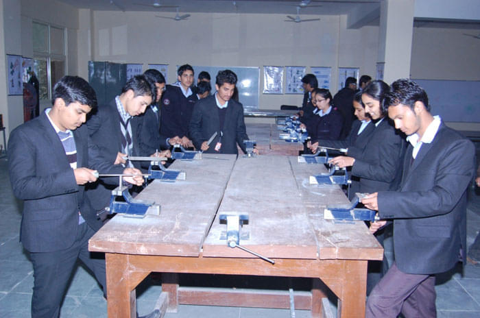 Career Point University Hamirpur Labs photo 5