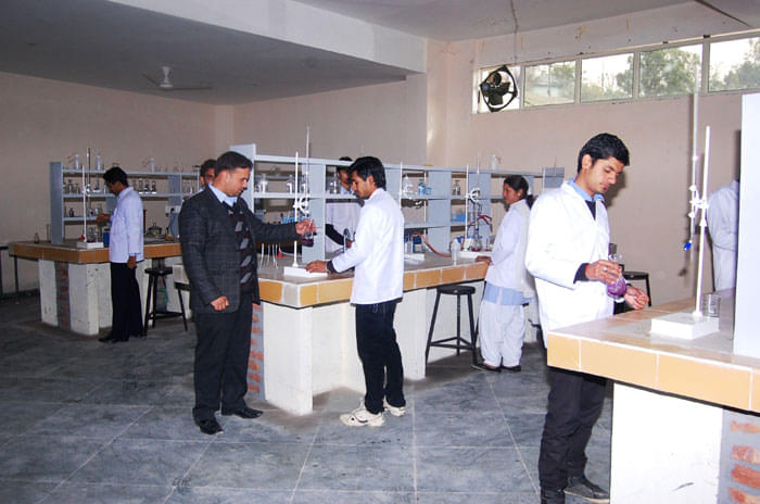 Career Point University Hamirpur Labs photo 6
