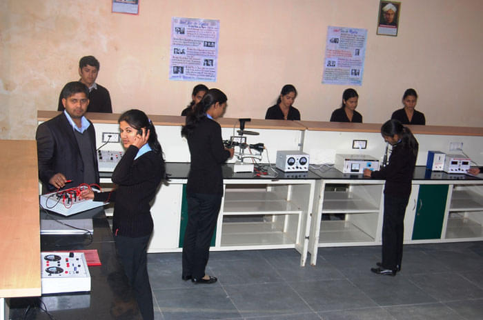 Career Point University Hamirpur Labs photo 7