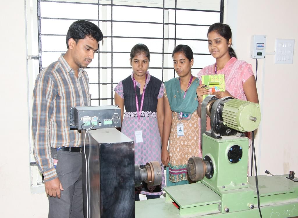Biluru Gurubasava Mahaswamiji Institute of Technology Bagalkot Campus Laboratory photo 4
