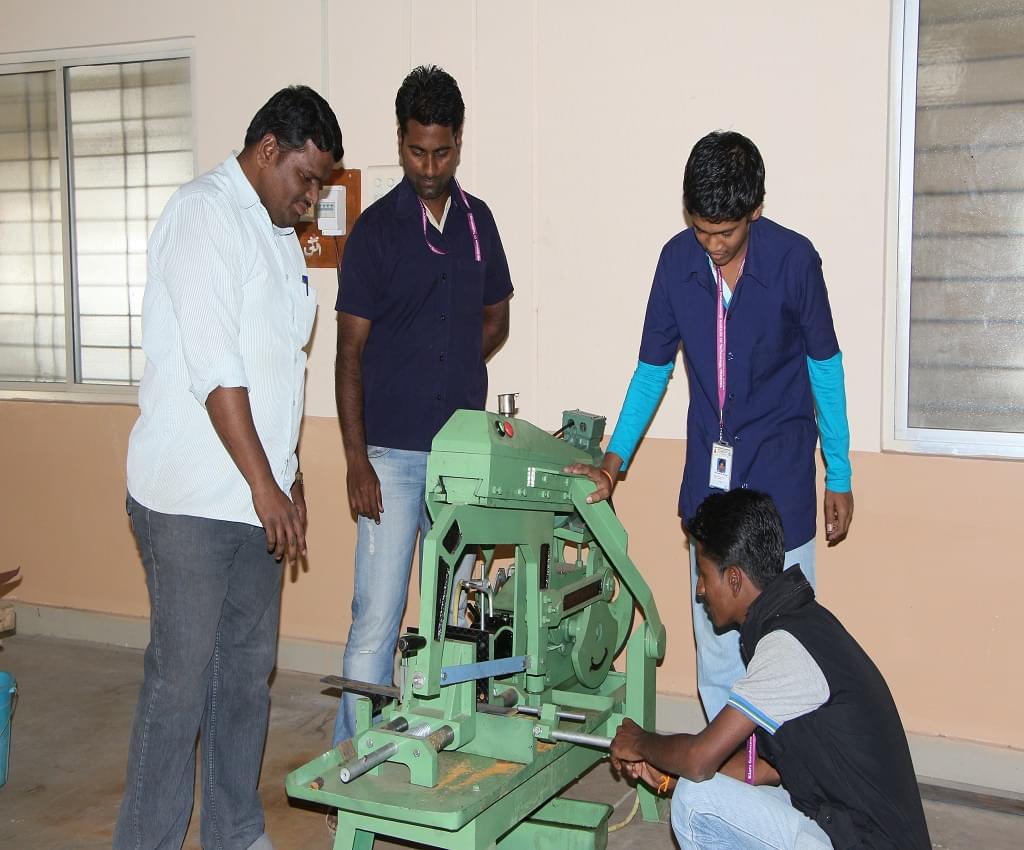 Biluru Gurubasava Mahaswamiji Institute of Technology Bagalkot Campus Laboratory photo 8