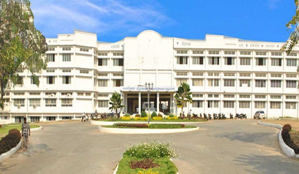 Basaveshwara Medical College and Hospital Chitradurga Academic Building photo 1