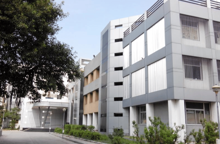 AMC Dental College Ahmedabad Academic Building photo 1