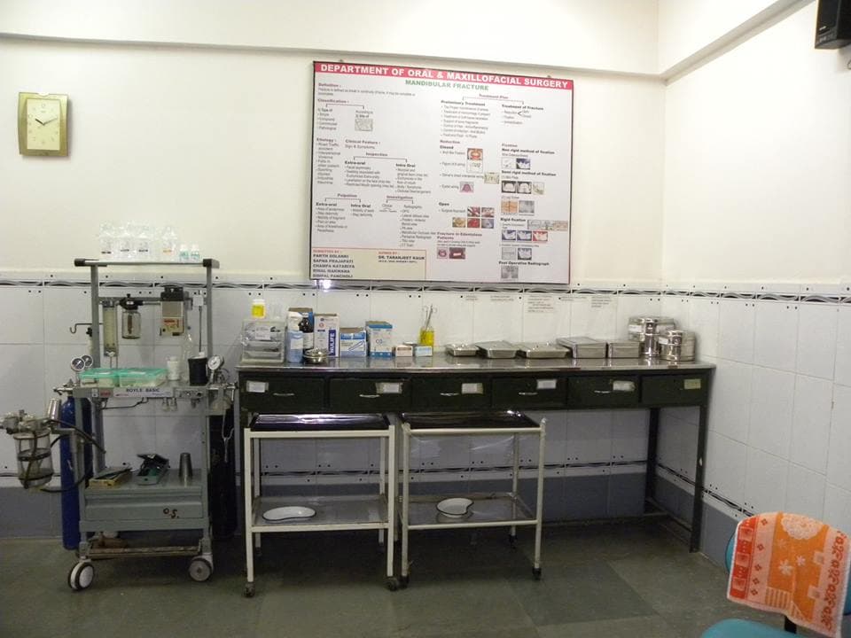 Govt. Dental College & Hospital Jamnagar Campus Laboratory photo 3