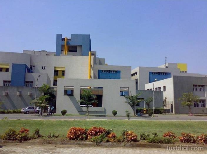 Surat Municipal Institute of Medical Education & Research Academic Building photo 4