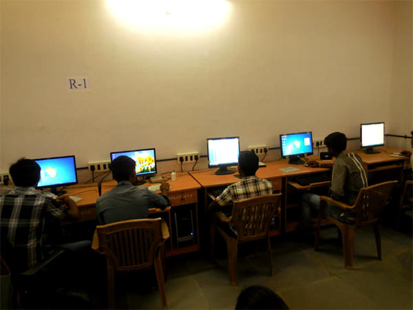 Y.M.Mallikarjunaswamy Government First Grade College Chamarajnagar Academic Building and facilities photo 7