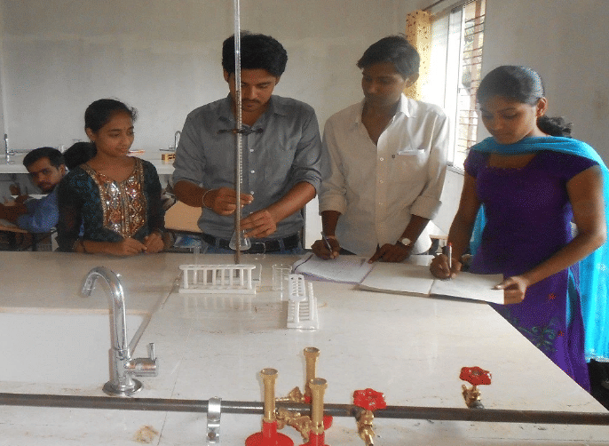 Jain AGM Institute of Technology Bagalkot Campus Laboratory & library photo 2
