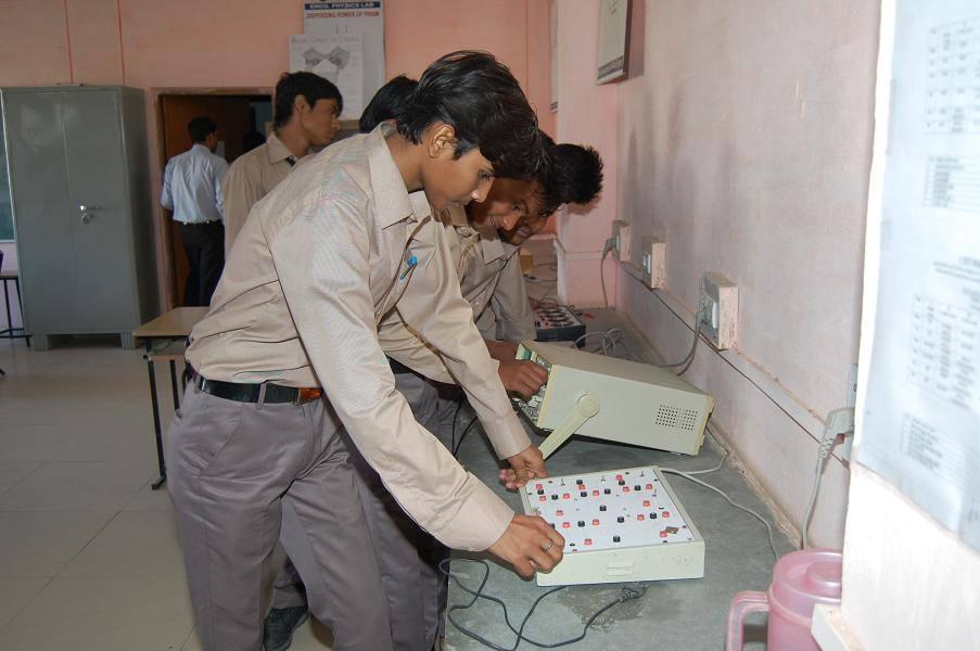 Dr. A. P. J. Abdul Kalam University Indore Campus Laboratory & Computer Lab photo 6