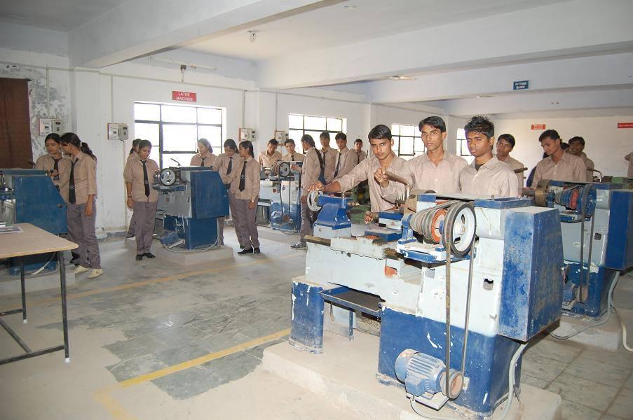 Dr. A. P. J. Abdul Kalam University Indore Campus Laboratory & Computer Lab photo 9