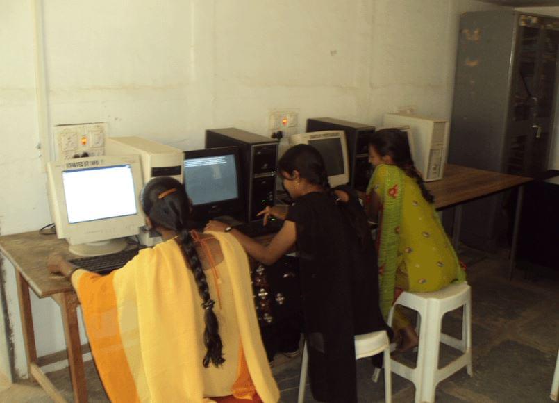 SJMV BAJSS Arts and Commerce College for Women Ranibennur Library and Lab photo 1