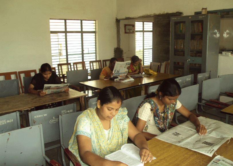 SJMV BAJSS Arts and Commerce College for Women Ranibennur Library and Lab photo 4