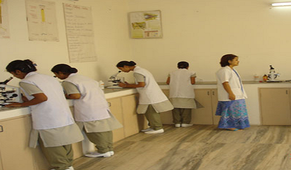 Bhagwan Mahaveer Jain College of Nurisng Bangalore Labs and com lab photo 9
