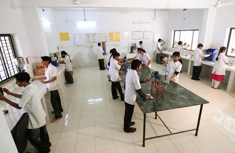 Shree Devi College of Pharmacy Mangalore Laboratory photo 6