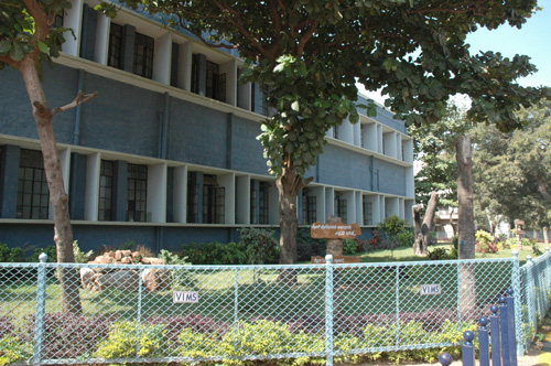 Vijayanagar Institute of Medical Sciences Bellary College Building photo 2
