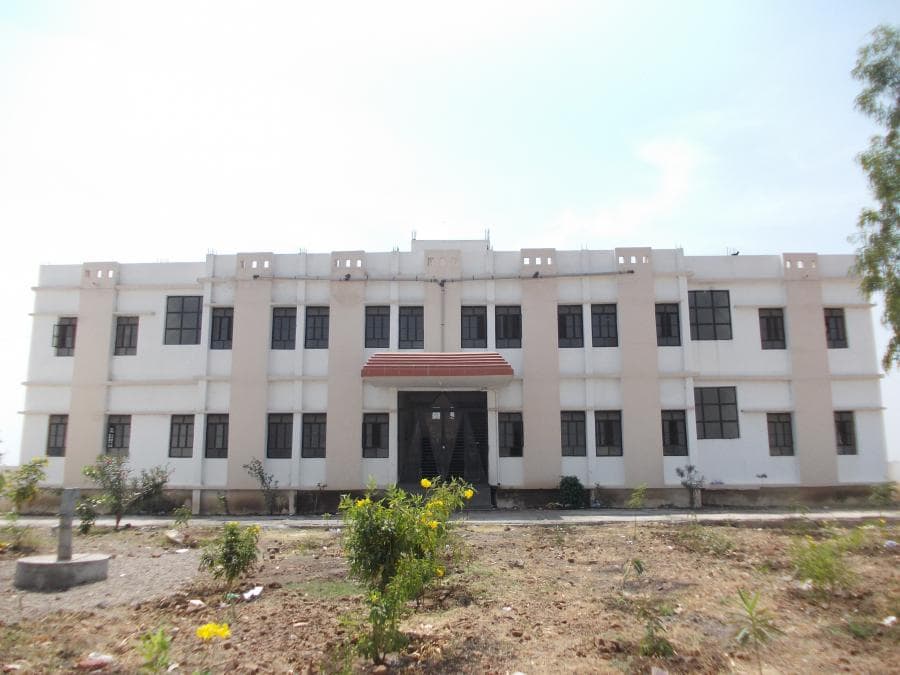 Padmabhushan Vasantdada Patil College Beed Buildings photo 2