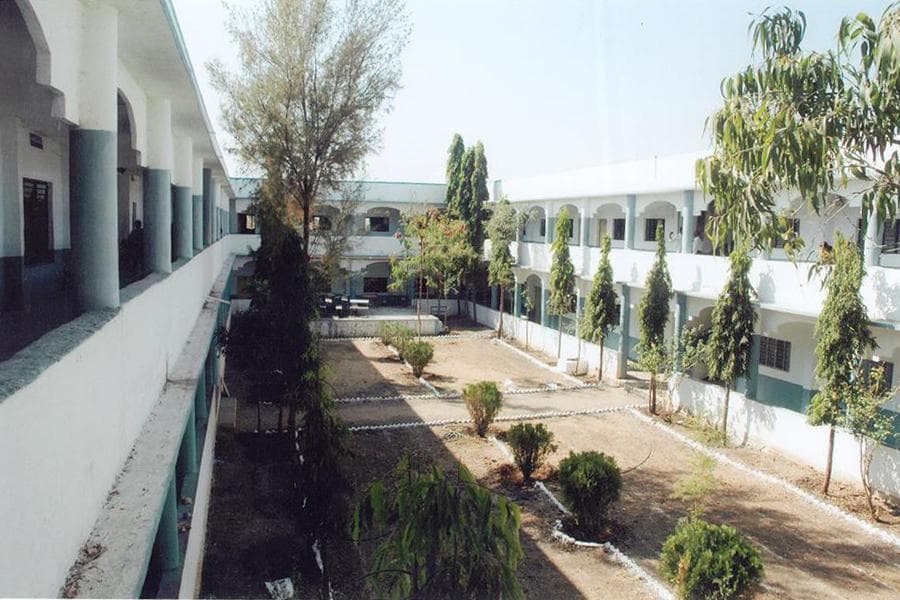 Padmabhushan Vasantdada Patil College Beed Buildings photo 6