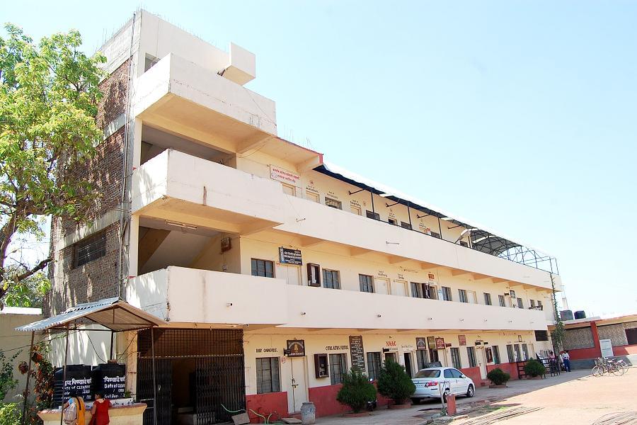 Balbhim Arts Science and Commerce College Beed Academic Building photo 1