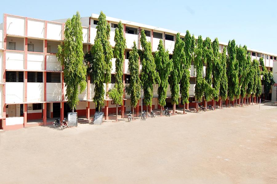 Balbhim Arts Science and Commerce College Beed Academic Building photo 2