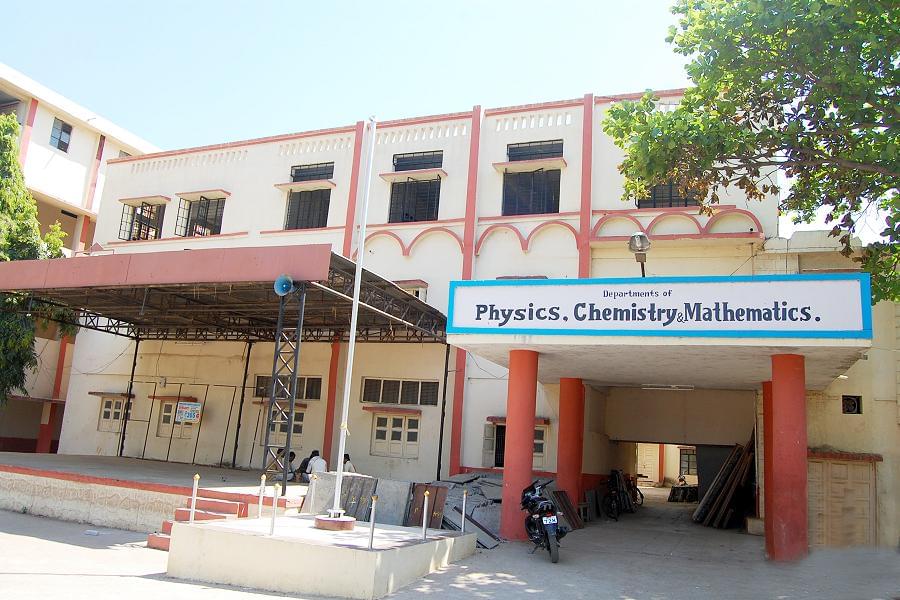 Balbhim Arts Science and Commerce College Beed Academic Building photo 4
