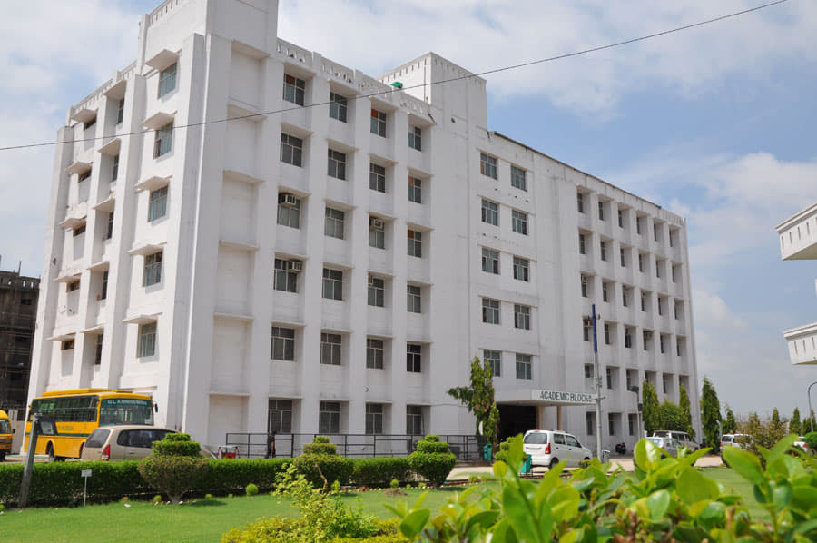 GLA University Mathura Academic Building photo 4