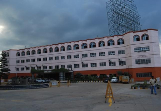Dr. M.G.R. Educational and Research Institute Chennai Academic Building photo 1