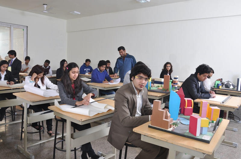 KR Mangalam University, School of Management and Commerce Campus with Facilities photo 5