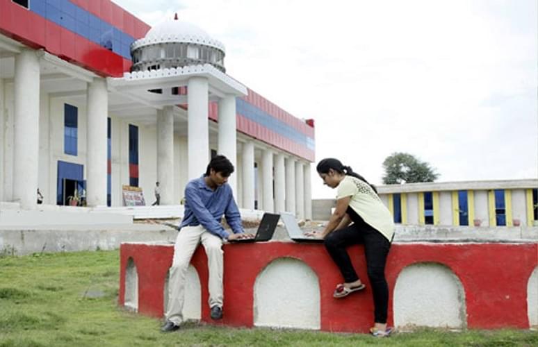 OPJS University Churu Academic Building photo 5
