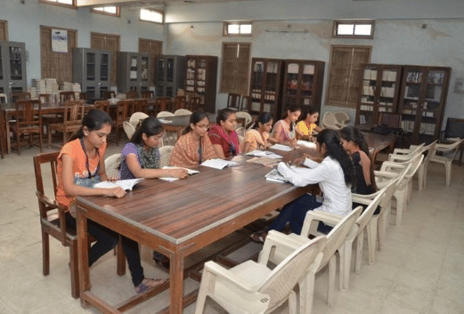 Shri M.P. Shah Municipal Commerce College Jamnagar Campus with Facilities photo 1