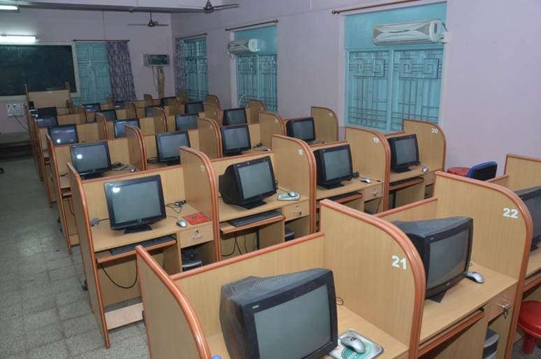 Shri M.P. Shah Municipal Commerce College Jamnagar Campus with Facilities photo 5
