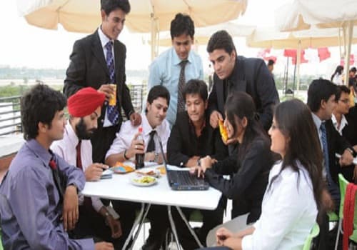 Unitedworld Institute of Management (UIM) Ahmedabad Campus with facilities photo 9