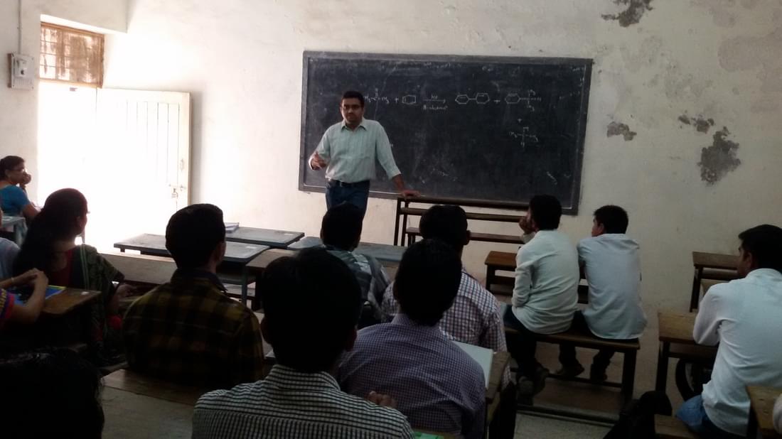 Moolji Jaitha College Jalgaon campus photo 3