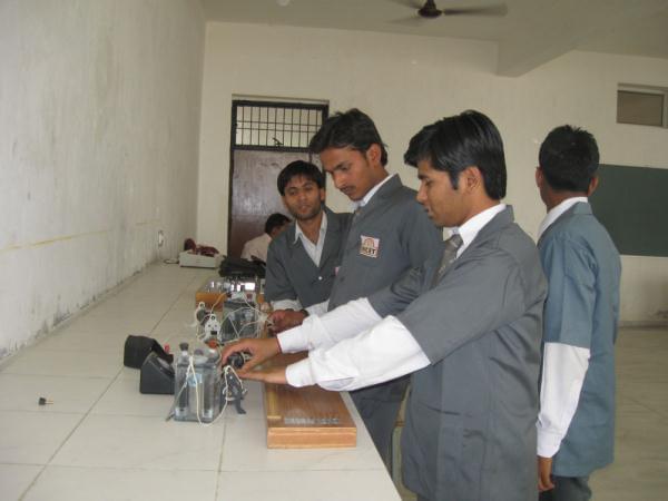 Neelam Group Of Institutions Agra Facilities photo 1