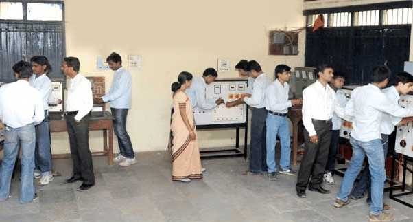 DN Patel College of Engineering Nandurbar Labs photo 2