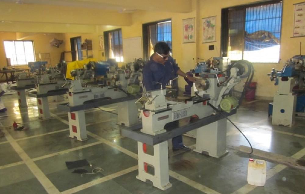 Dilkap Research Institute of Engineering and Management Studies Karjat Laboratory Instruments photo 16