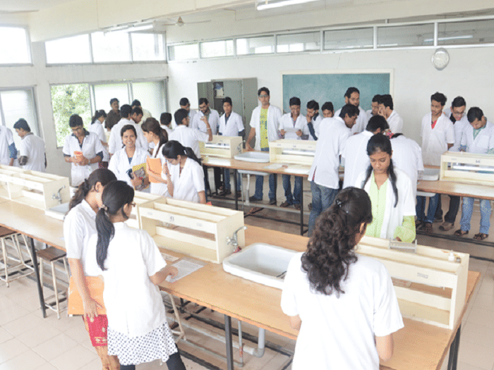 ACPM Medical College Dhule Laboratory photo 10