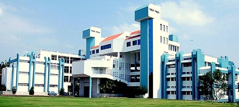 KVV Karad Academic Building photo 1
