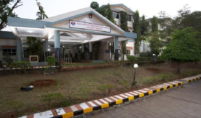 BKL Walawalkar Rural Medical College Ratnagiri Academic Building photo 3
