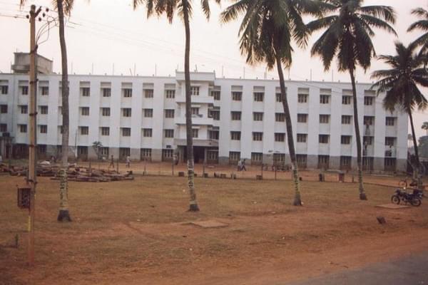 Dwarampudi Lakshmana Reddy College East Godavari Academic Building photo 1