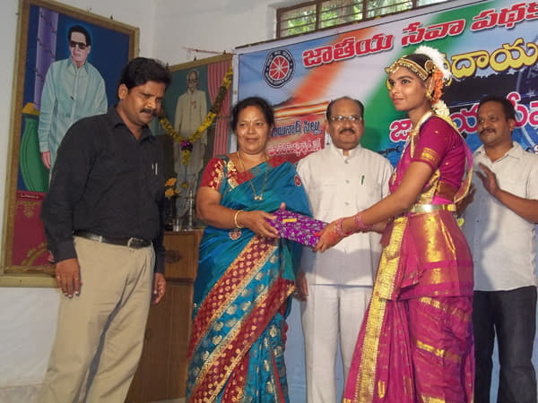 Bhagavantham Gupta Bangaru Seshavatharam Women's College Narasapuram Events photo 14