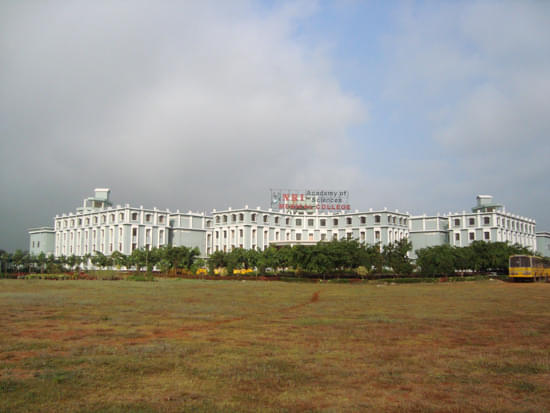NRI Medical College Guntur Academic Building photo 4