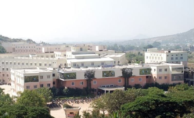 SVS Medical College Mahabubnagar Academic Building photo 2