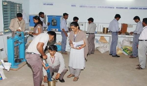 Ideal Institute of Technology, Kakinada East Godavari Laboratory photo 1