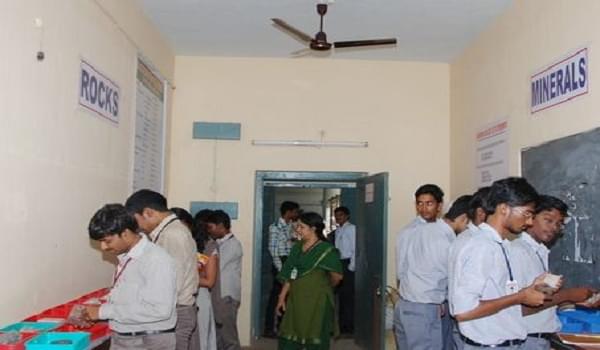 Ideal Institute of Technology, Kakinada East Godavari Laboratory photo 2