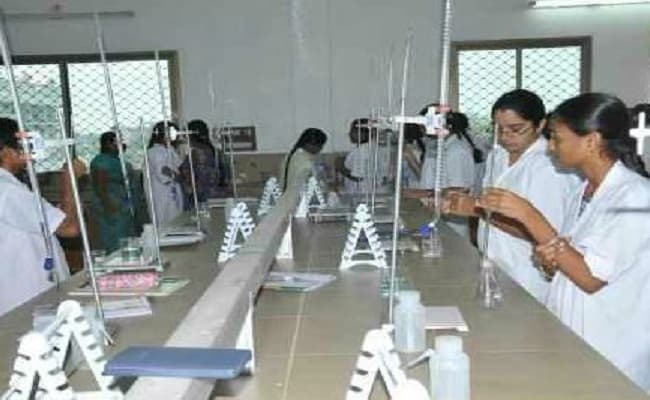 Bapatla Women’s Engineering College Laboratory photo 2