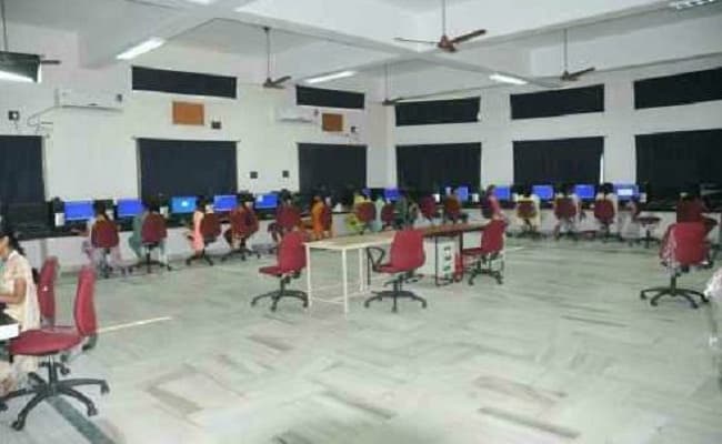 Bapatla Women’s Engineering College Laboratory photo 4